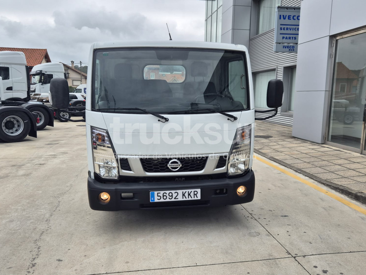 NISSAN NT 400 - משאית עם שלדת תא: תמונה 3 NISSAN NT 400 - משאית עם שלדת תא: תמונה 3