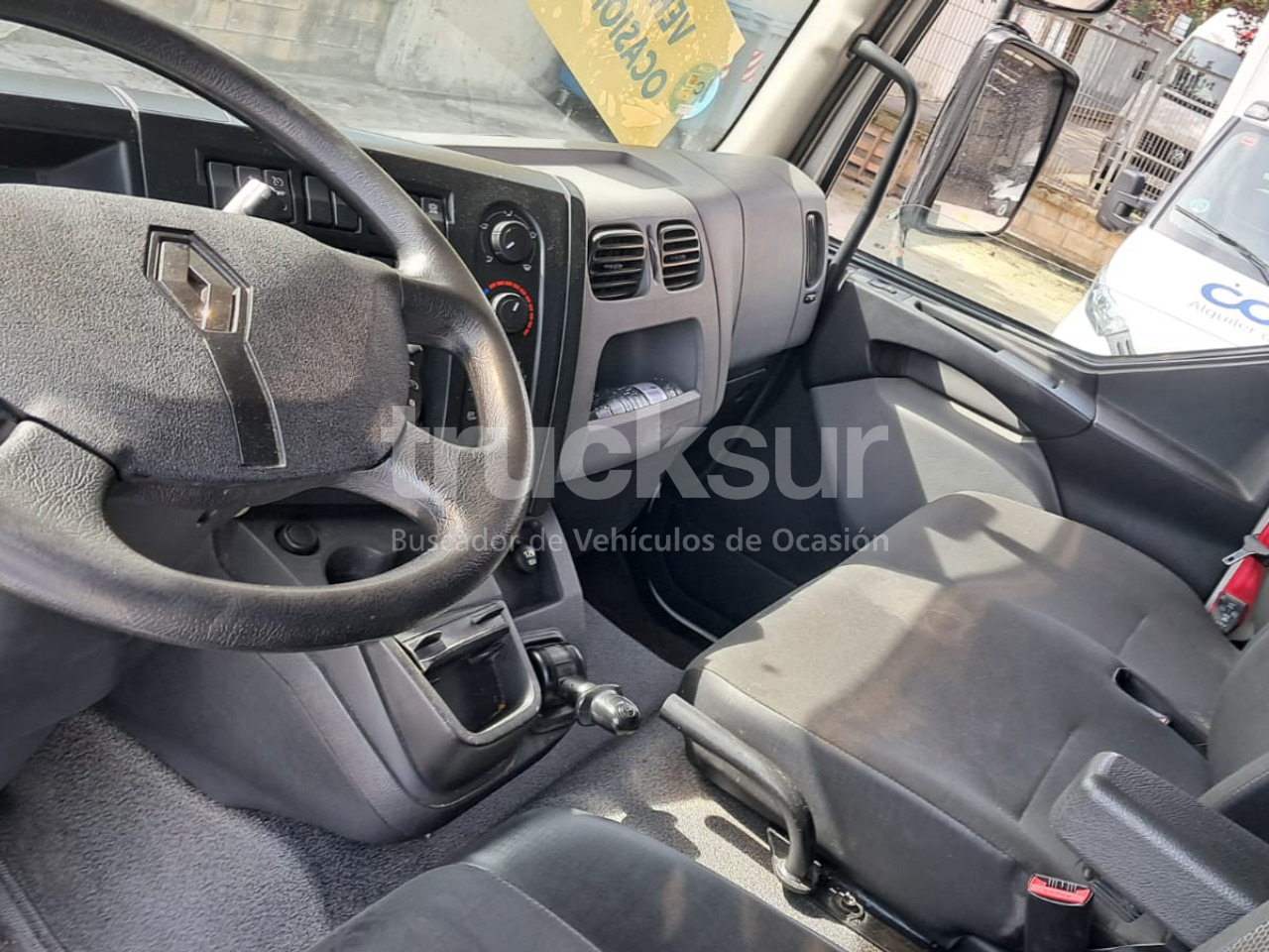 RENAULT D 12.210 SEMITAULINER - משאית וילונות צד: תמונה 5 RENAULT D 12.210 SEMITAULINER - משאית וילונות צד: תמונה 5