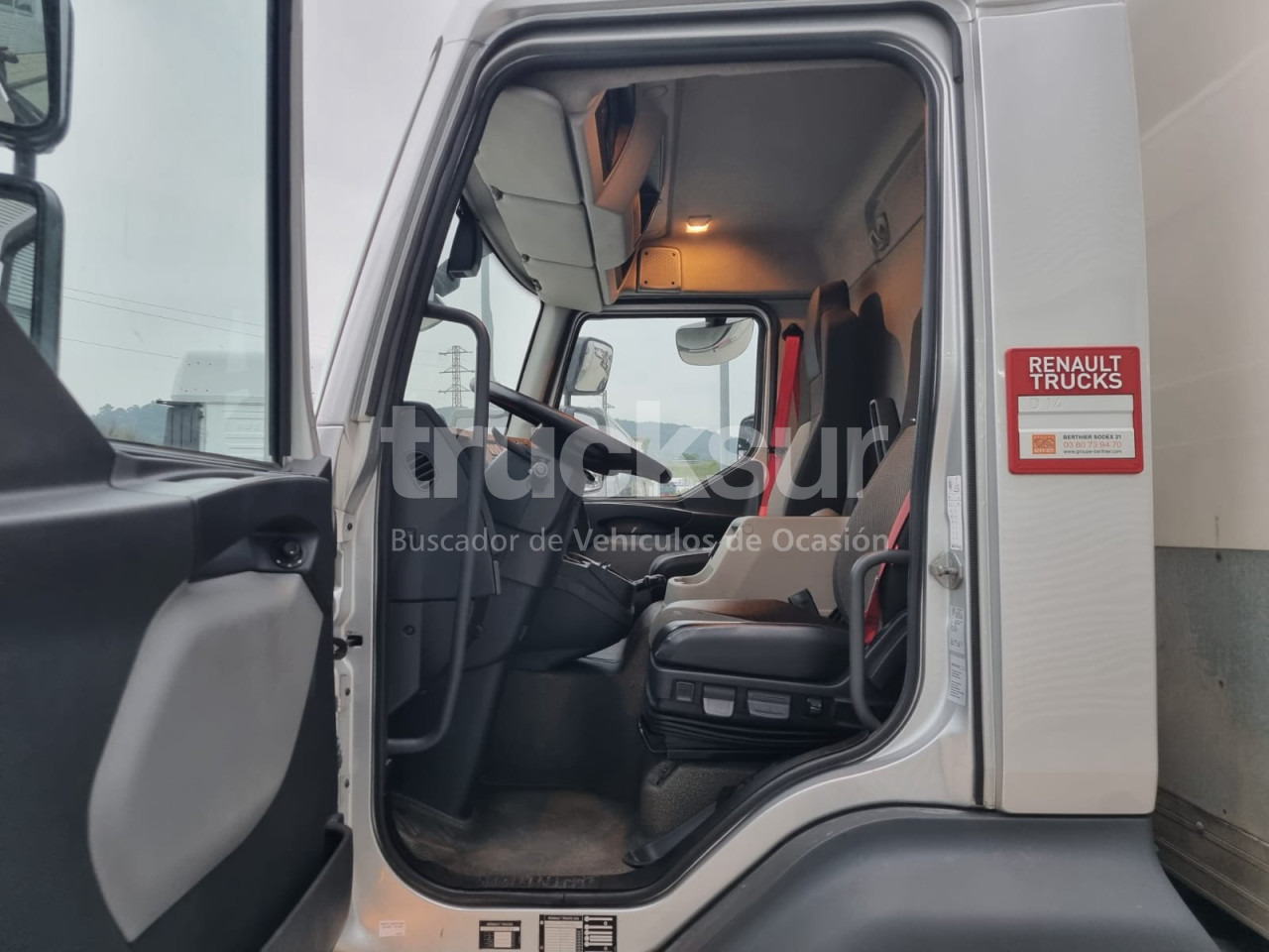 RENAULT D14.240 - משאית תיבה: תמונה 5 RENAULT D14.240 - משאית תיבה: תמונה 5
