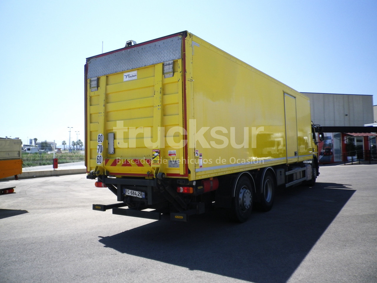 RENAULT D380.26 6X2*4 ejes 6x2*4 - משאית תיבה: תמונה 4 RENAULT D380.26 6X2*4 ejes 6x2*4 - משאית תיבה: תמונה 4
