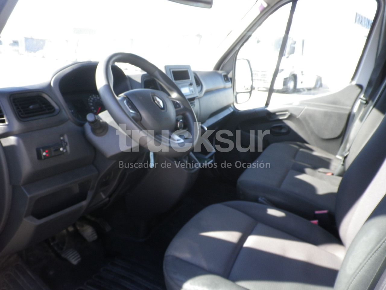 כלי רכב מסחרי עם תיבה RENAULT MASTER 165.35 GV: תמונה 11 כלי רכב מסחרי עם תיבה RENAULT MASTER 165.35 GV: תמונה 11