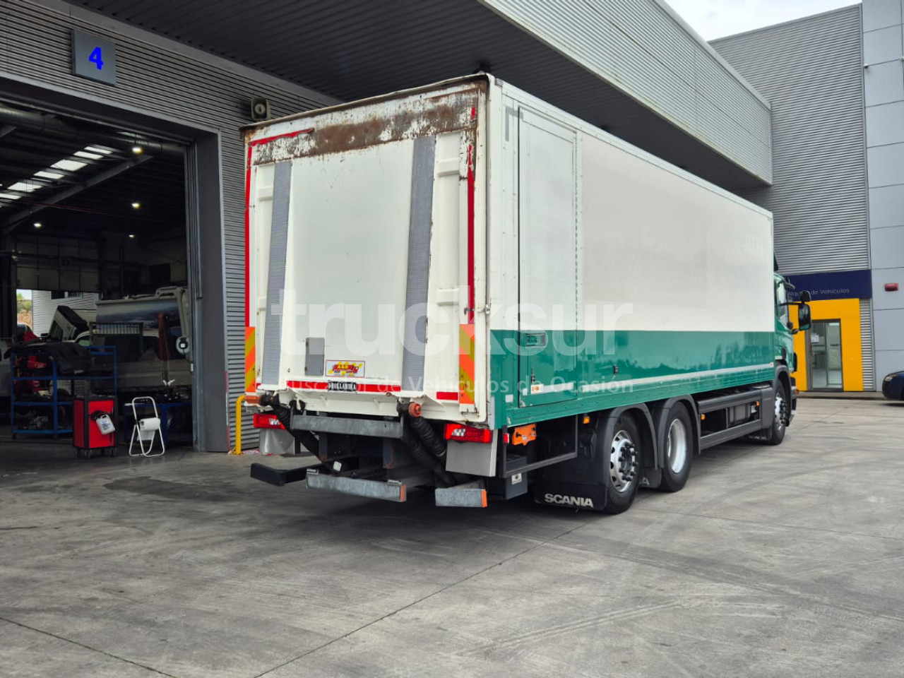 SCANIA P320.26 ejes 6x2*4 - משאית וילונות צד: תמונה 4 SCANIA P320.26 ejes 6x2*4 - משאית וילונות צד: תמונה 4