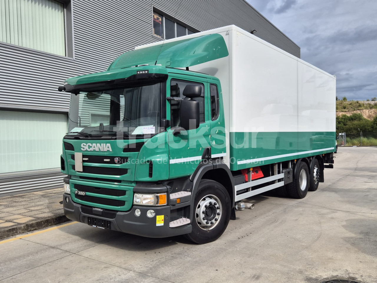 SCANIA P320.26 ejes 6x2*4 - משאית תיבה: תמונה 1 SCANIA P320.26 ejes 6x2*4 - משאית תיבה: תמונה 1