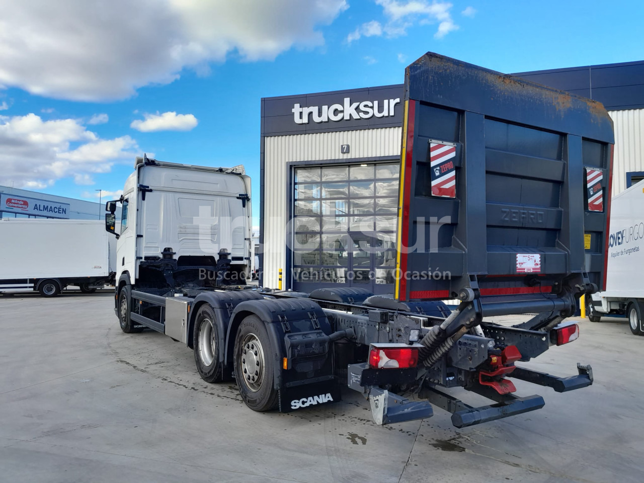 SCANIA R450.26 ejes 6x2*4 - משאית עם שלדת תא: תמונה 3 SCANIA R450.26 ejes 6x2*4 - משאית עם שלדת תא: תמונה 3