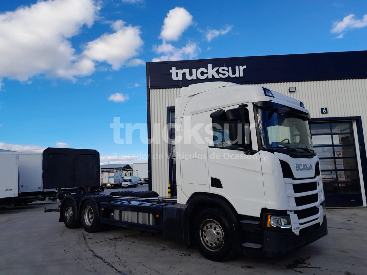 SCANIA R450.26 ejes 6x2*4 - משאית עם שלדת תא: תמונה 2 SCANIA R450.26 ejes 6x2*4 - משאית עם שלדת תא: תמונה 2