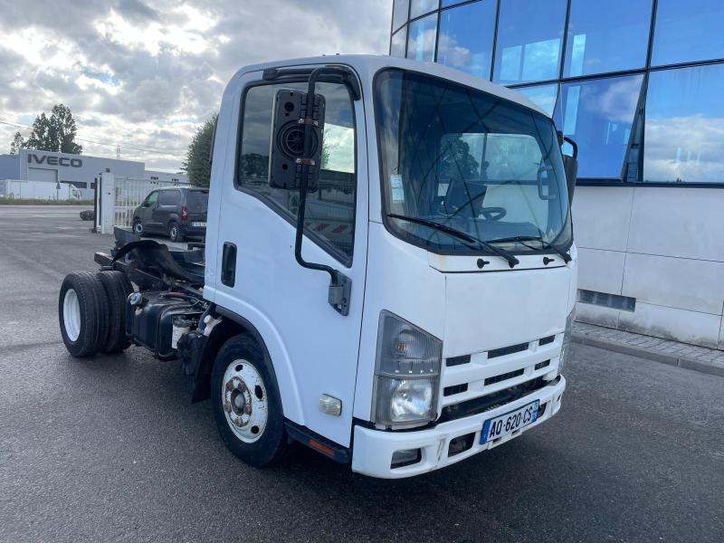 Isuzu - משאית עם שלדת תא: תמונה 2 Isuzu - משאית עם שלדת תא: תמונה 2