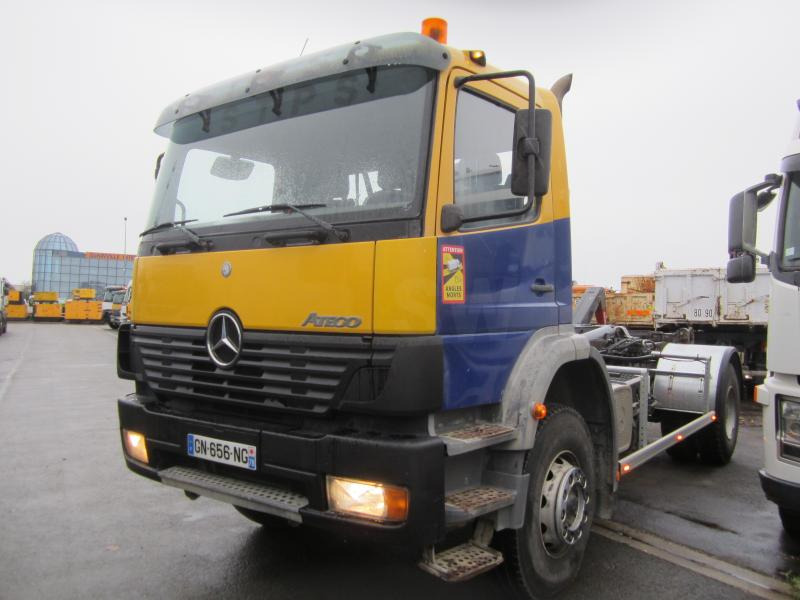 Mercedes Atego 1823 - משאית הרמת וו: תמונה 1 Mercedes Atego 1823 - משאית הרמת וו: תמונה 1
