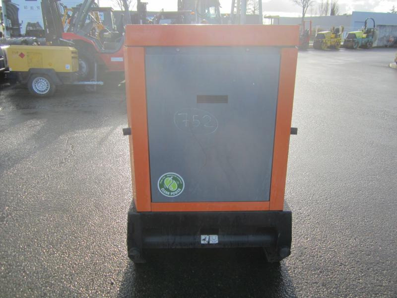 Sdmo R22 - ערכת גנרטורים: תמונה 4 Sdmo R22 - ערכת גנרטורים: תמונה 4