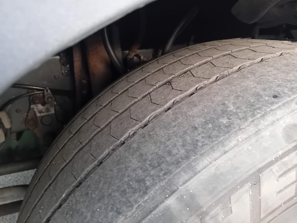 Volvo FH - משאית צד נופל/ שטוחה: תמונה 4 Volvo FH - משאית צד נופל/ שטוחה: תמונה 4