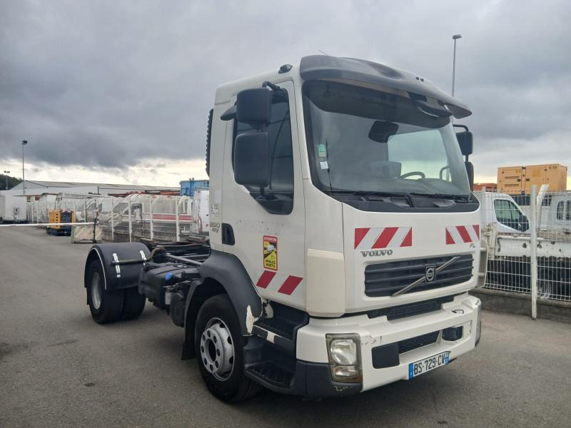 Volvo FL 260 - משאית עם שלדת תא: תמונה 1 Volvo FL 260 - משאית עם שלדת תא: תמונה 1