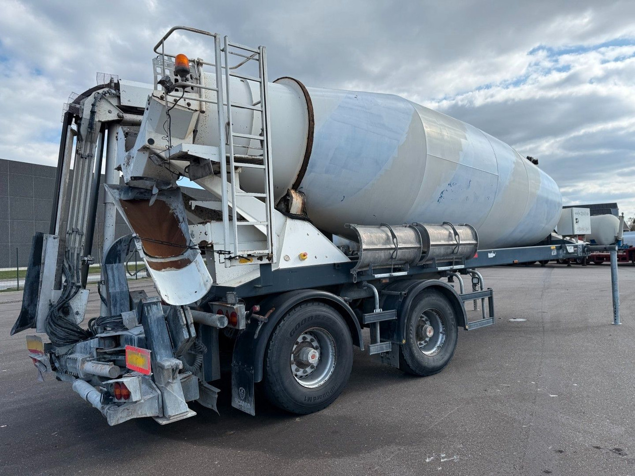 De Buf BM 12-36-2SPR w/ Belt Theam TSR15 / Beton - מערבל בטון סמיטרליילר: תמונה 4 De Buf BM 12-36-2SPR w/ Belt Theam TSR15 / Beton - מערבל בטון סמיטרליילר: תמונה 4