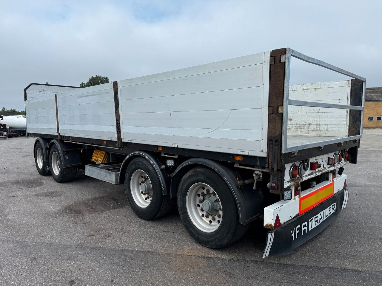 HFR 30 t. 4 axle Platform 8,15 m. - קרון נגרר צד נופל/ שטוח: תמונה 4 HFR 30 t. 4 axle Platform 8,15 m. - קרון נגרר צד נופל/ שטוח: תמונה 4