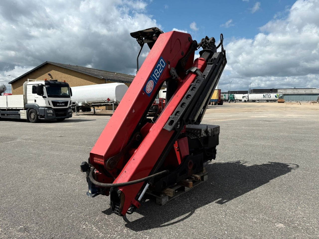 HMF 1820 K4 Remote control / Kran / Crane - משאית מנוף: תמונה 5 HMF 1820 K4 Remote control / Kran / Crane - משאית מנוף: תמונה 5