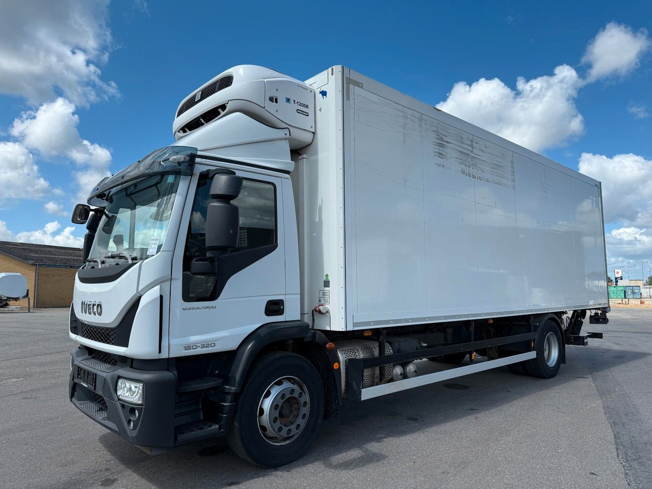 Iveco 180E32 4x2 Schmitz / Thermo King T-1200R Spectru Iveco 180E32 4x2 Schmitz / Thermo King T-1200R Spectru - משאית קירור: תמונה 1 Iveco 180E32 4x2 Schmitz / Thermo King T-1200R Spectru Iveco 180E32 4x2 Schmitz / Thermo King T-1200R Spectru - משאית קירור: תמונה 1