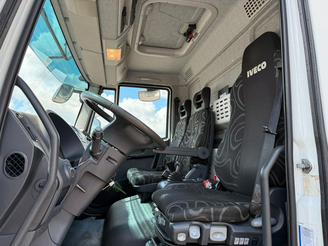 Iveco 180E32 Schmitz / Thermo King T-1200R Spectrum Iveco 180E32 Schmitz / Thermo King T-1200R Spectrum - משאית קירור: תמונה 5 Iveco 180E32 Schmitz / Thermo King T-1200R Spectrum Iveco 180E32 Schmitz / Thermo King T-1200R Spectrum - משאית קירור: תמונה 5