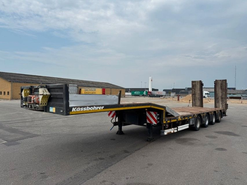 Kässbohrer 4 axle Extendable Machine Trailer - סמיטריילר עם מטען נמוך: תמונה 1 Kässbohrer 4 axle Extendable Machine Trailer - סמיטריילר עם מטען נמוך: תמונה 1