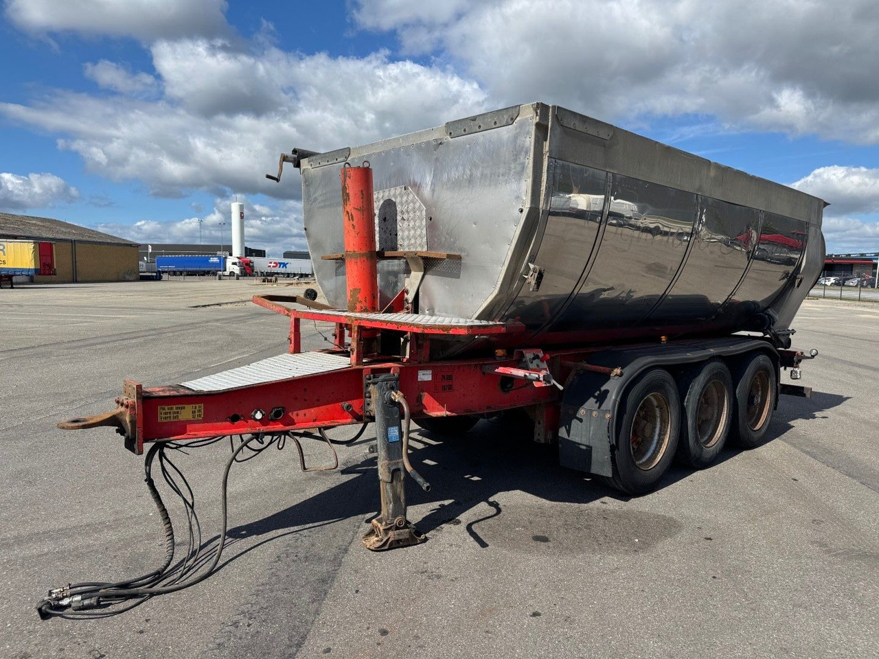 Kel-Berg 3 axle Asphalt tipper / Asphalt Kipper - קרון נגרר עם מזהיר: תמונה 2 Kel-Berg 3 axle Asphalt tipper / Asphalt Kipper - קרון נגרר עם מזהיר: תמונה 2