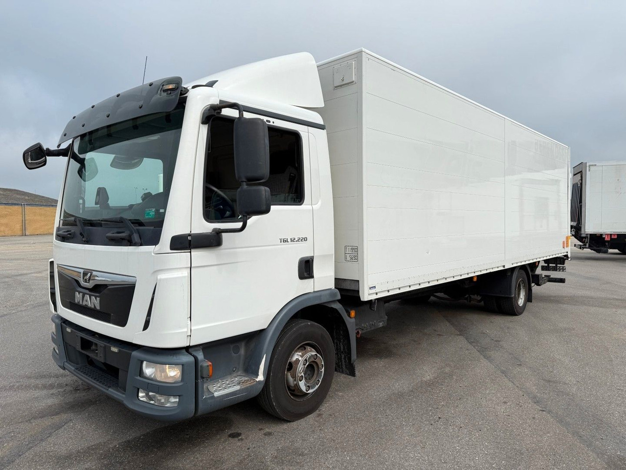 MAN TGL 12.220 4x2 Euro 6 Koffer - משאית תיבה: תמונה 1 MAN TGL 12.220 4x2 Euro 6 Koffer - משאית תיבה: תמונה 1