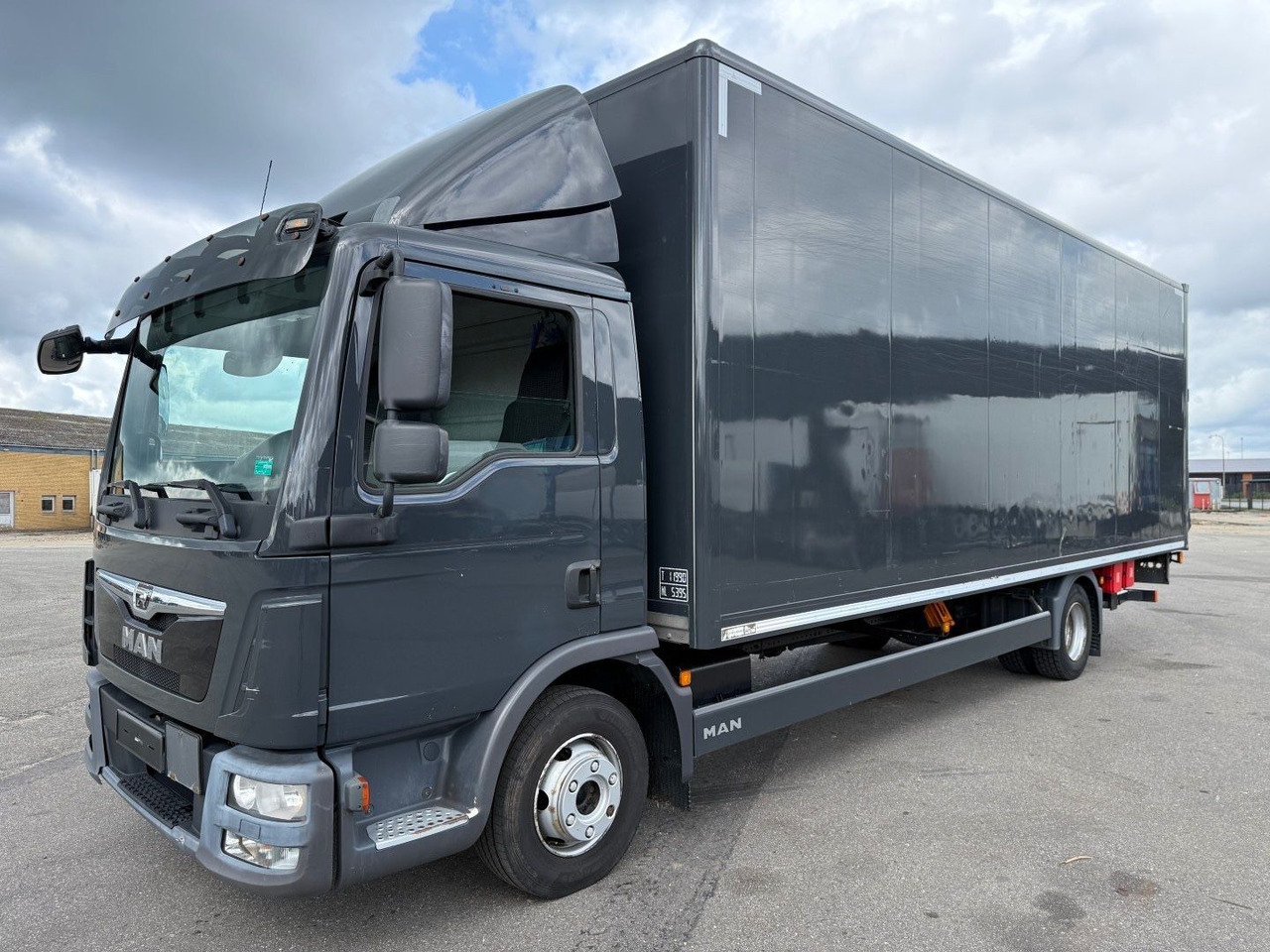 MAN TGL 12.250 Euro 6 Closed box / Koffer 7.20 m. - משאית תיבה: תמונה 1 MAN TGL 12.250 Euro 6 Closed box / Koffer 7.20 m. - משאית תיבה: תמונה 1