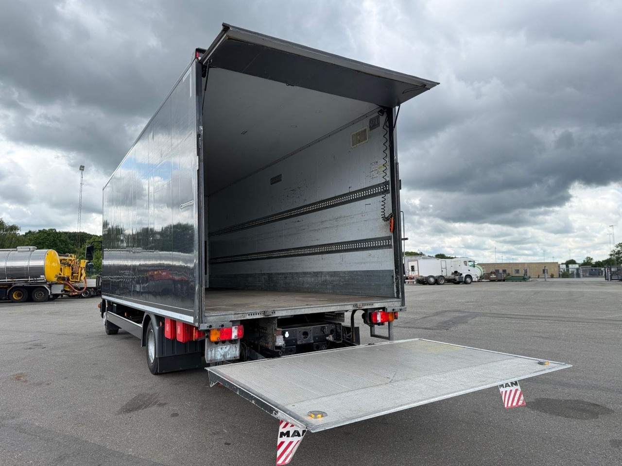 MAN TGL 12.250 Euro 6 Closed box / Koffer 7.20 m. - משאית תיבה: תמונה 5 MAN TGL 12.250 Euro 6 Closed box / Koffer 7.20 m. - משאית תיבה: תמונה 5