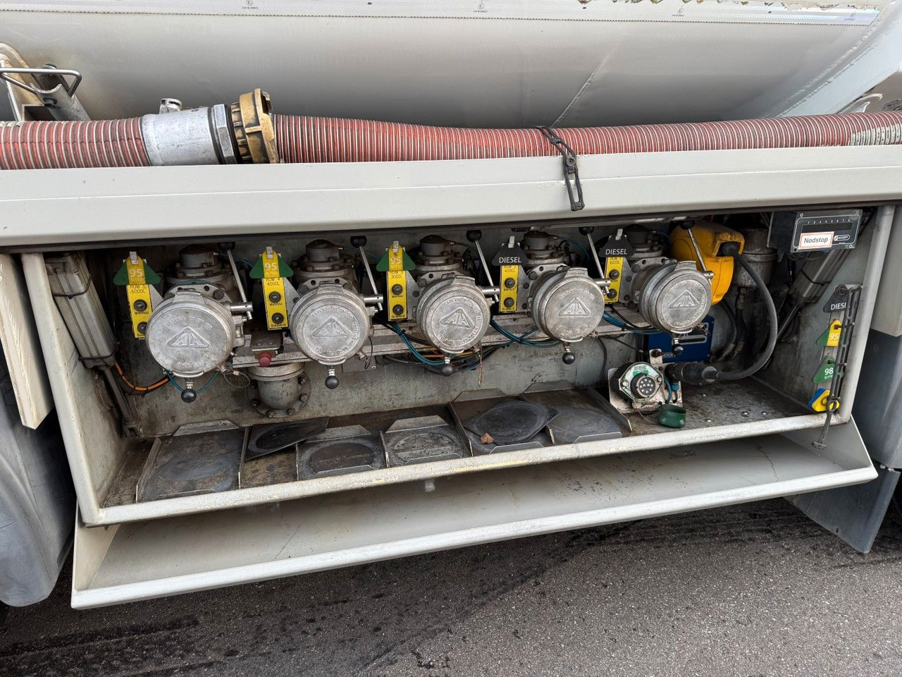 MAN TGS 35.480 8x2*6 Euro 6 23.000 l ADR Tanktruck - משאית מכל: תמונה 5 MAN TGS 35.480 8x2*6 Euro 6 23.000 l ADR Tanktruck - משאית מכל: תמונה 5