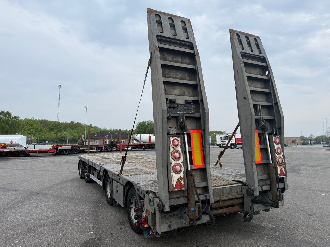 MTDK 4 Achsen 30 t. Maschinen Hydr. rampen - קרון נגרר עם מטען נמוך: תמונה 4 MTDK 4 Achsen 30 t. Maschinen Hydr. rampen - קרון נגרר עם מטען נמוך: תמונה 4
