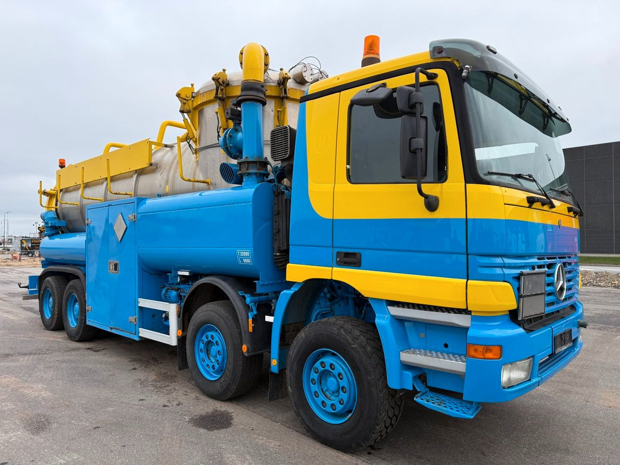 Mercedes-Benz Actros 4140 8x4 KOKS MEGAVAC 8000 ADR Dry Vac - משאית ואקום: תמונה 2 Mercedes-Benz Actros 4140 8x4 KOKS MEGAVAC 8000 ADR Dry Vac - משאית ואקום: תמונה 2