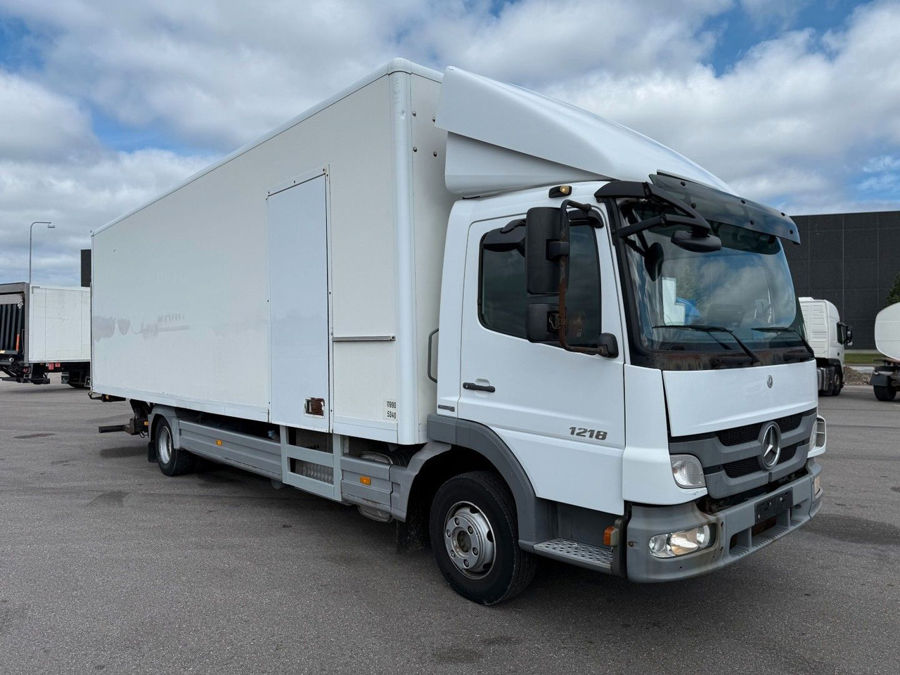Mercedes-Benz Atego 1218 4x2 Euro 5 8,0 m. koffer - משאית תיבה: תמונה 2 Mercedes-Benz Atego 1218 4x2 Euro 5 8,0 m. koffer - משאית תיבה: תמונה 2
