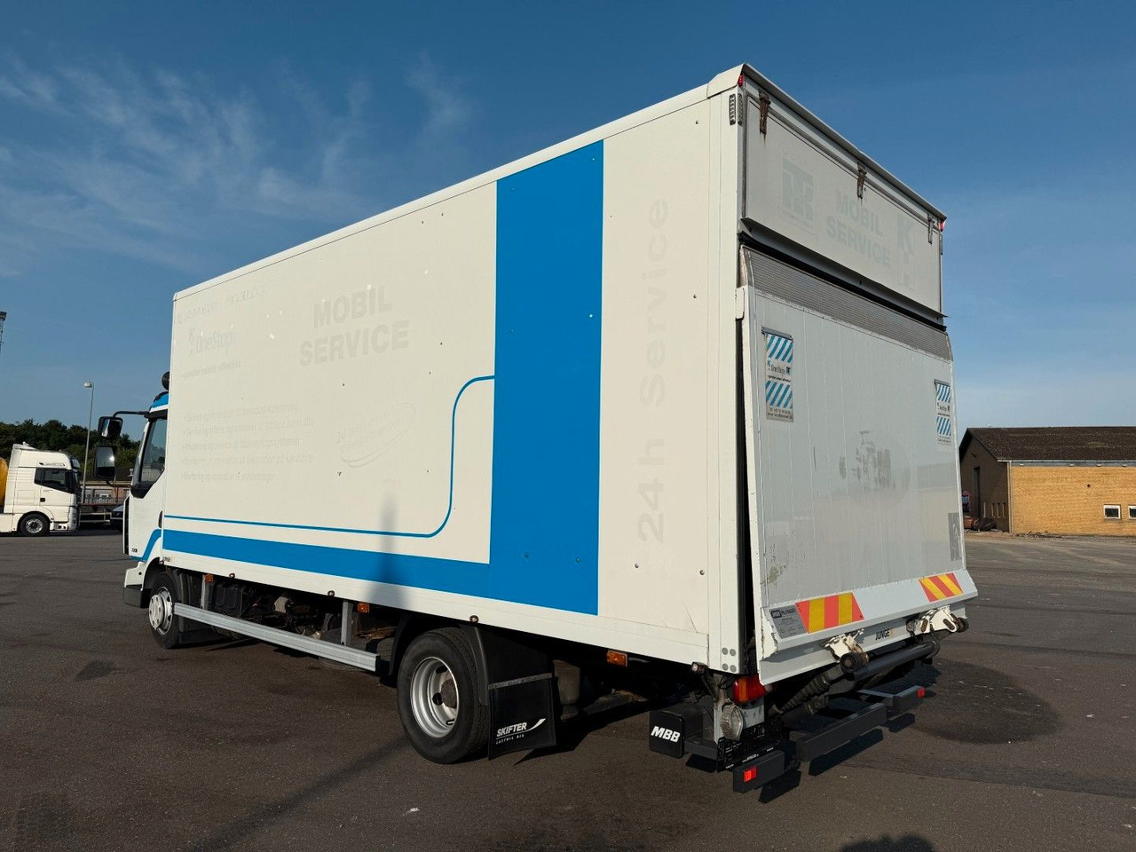 Renault Midlum 220 DXI 4x2 6.0 Box / Koffer - משאית תיבה: תמונה 4 Renault Midlum 220 DXI 4x2 6.0 Box / Koffer - משאית תיבה: תמונה 4