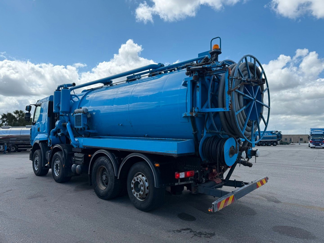 Renault Premium Lander 430.32 8x2*6 Simon Moos 18.100 L - משאית ואקום: תמונה 4 Renault Premium Lander 430.32 8x2*6 Simon Moos 18.100 L - משאית ואקום: תמונה 4
