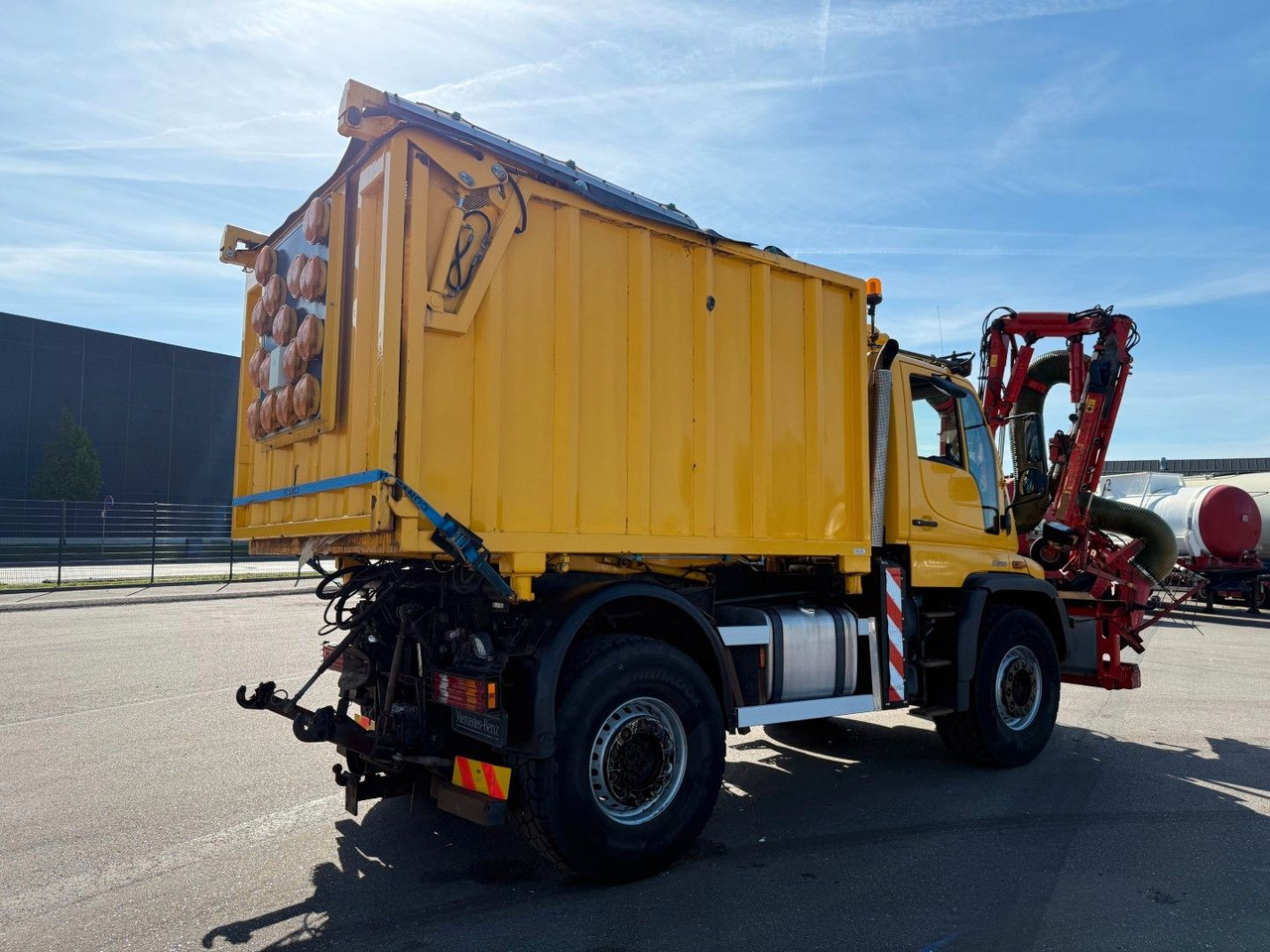 Unimog U500 4x4 / Dücker Kipper / Saug / Mäher MKT 15R - מזהיר: תמונה 3 Unimog U500 4x4 / Dücker Kipper / Saug / Mäher MKT 15R - מזהיר: תמונה 3