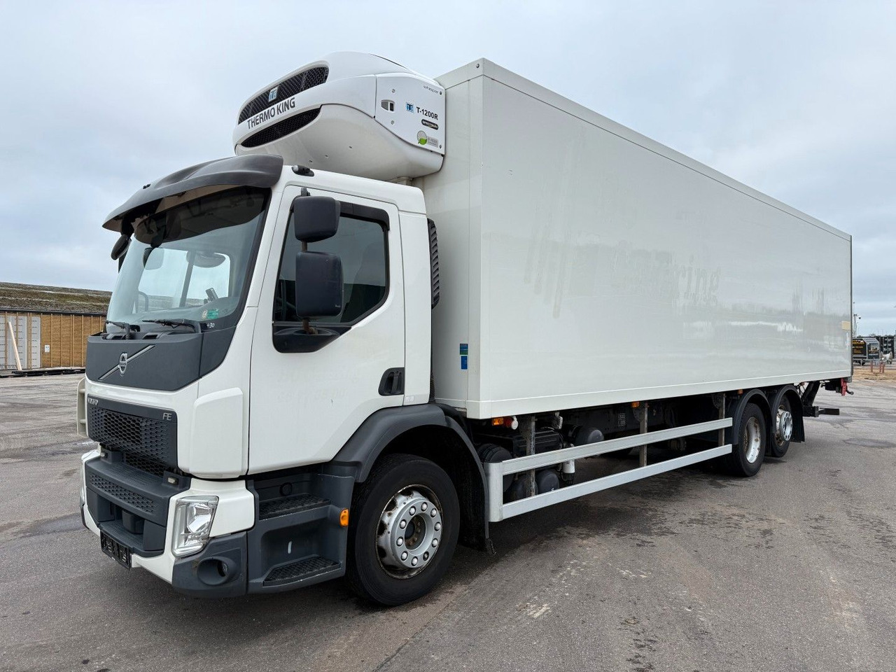 Volvo FE320 6x2*4 TK T1200-R Spectrum 9,80 m. koffer - משאית קירור: תמונה 1 Volvo FE320 6x2*4 TK T1200-R Spectrum 9,80 m. koffer - משאית קירור: תמונה 1