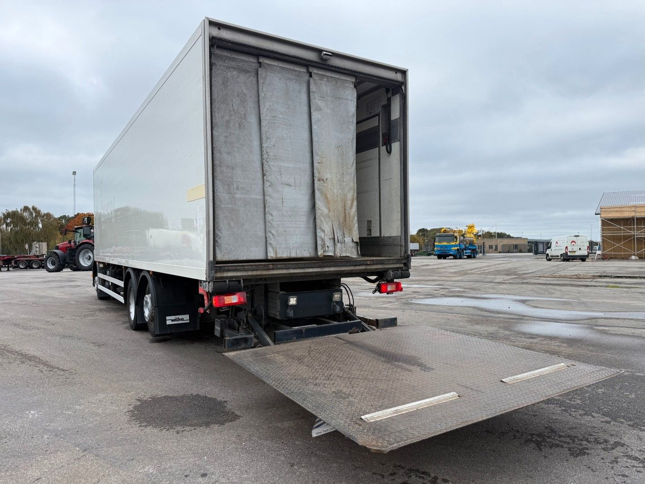 משאית קירור Volvo FE320 6x2*4 TK T1200-R Spectrum 9,80 m. koffer: תמונה 11 משאית קירור Volvo FE320 6x2*4 TK T1200-R Spectrum 9,80 m. koffer: תמונה 11