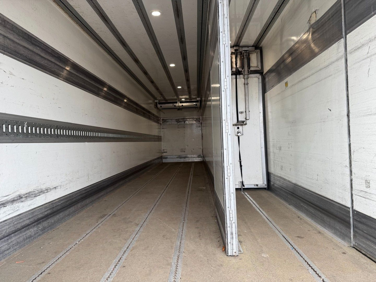 משאית קירור Volvo FE320 6x2*4 TK T1200-R Spectrum 9,80 m. koffer: תמונה 10 משאית קירור Volvo FE320 6x2*4 TK T1200-R Spectrum 9,80 m. koffer: תמונה 10