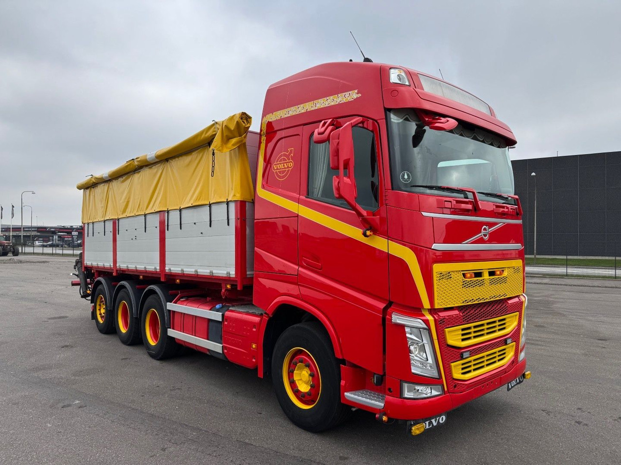 Volvo FH500 8x4*4 Tipper / Kipper (No Crane) - מזהיר: תמונה 2 Volvo FH500 8x4*4 Tipper / Kipper (No Crane) - מזהיר: תמונה 2
