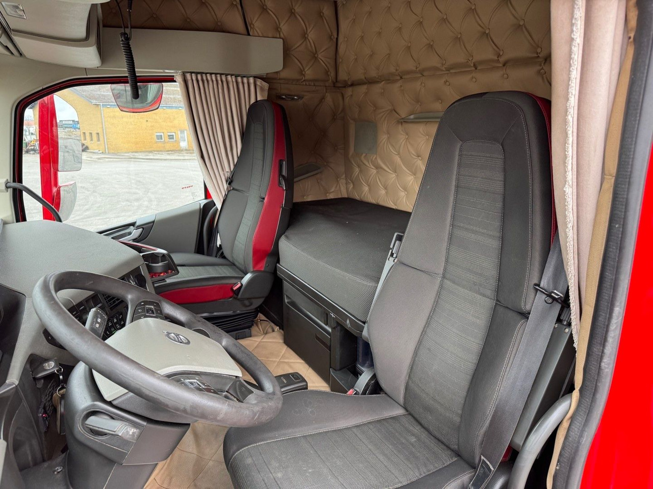 Volvo FH500 8x4*4 Tipper / Kipper (No Crane) - מזהיר: תמונה 5 Volvo FH500 8x4*4 Tipper / Kipper (No Crane) - מזהיר: תמונה 5