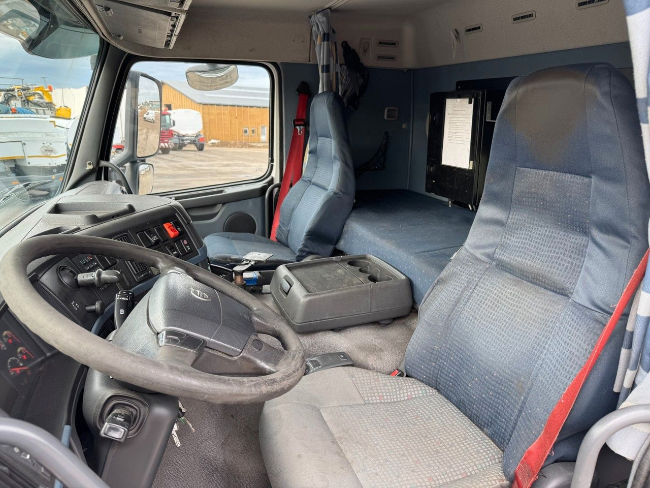 Volvo FM 440 8x2*6 24.000 l. ADR Tanktruck - משאית מכל: תמונה 5 Volvo FM 440 8x2*6 24.000 l. ADR Tanktruck - משאית מכל: תמונה 5