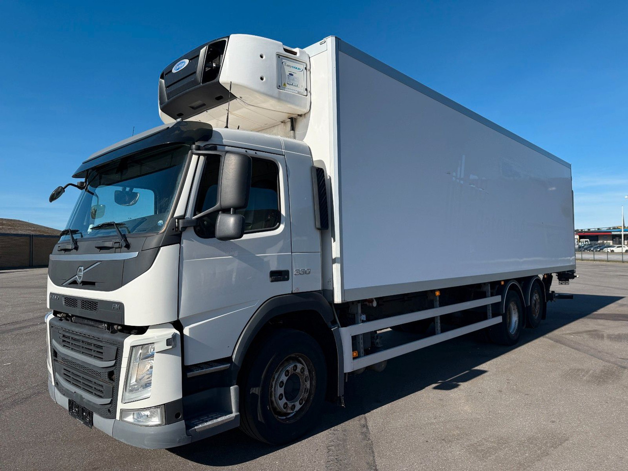 Volvo FM330 6x2*4 Carrier Supra 1250 Mt / 9.3 m Koffer - משאית קירור: תמונה 1 Volvo FM330 6x2*4 Carrier Supra 1250 Mt / 9.3 m Koffer - משאית קירור: תמונה 1