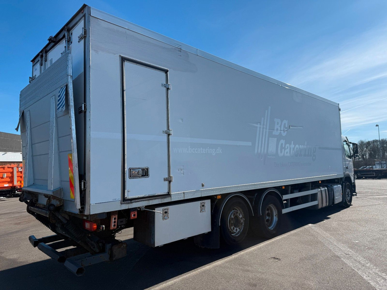 Volvo FM330 6x2*4 Carrier Supra 1250 Mt / 9.3 m Koffer - משאית קירור: תמונה 3 Volvo FM330 6x2*4 Carrier Supra 1250 Mt / 9.3 m Koffer - משאית קירור: תמונה 3