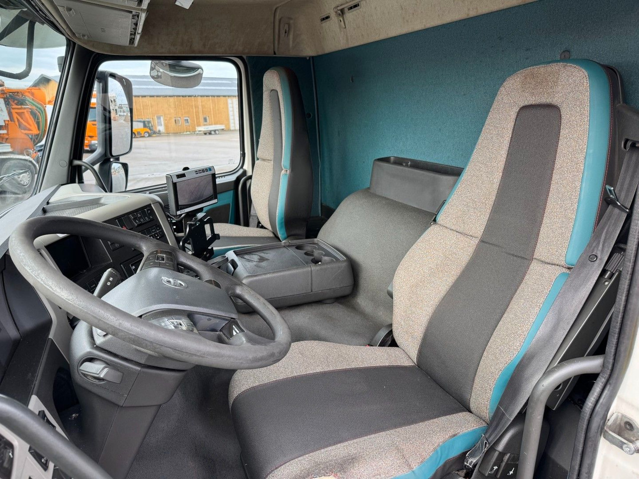 Volvo FM330 6x2*4 Carrier Supra 1250 Mt 9,9m (defekt f - משאית קירור: תמונה 5 Volvo FM330 6x2*4 Carrier Supra 1250 Mt 9,9m (defekt f - משאית קירור: תמונה 5