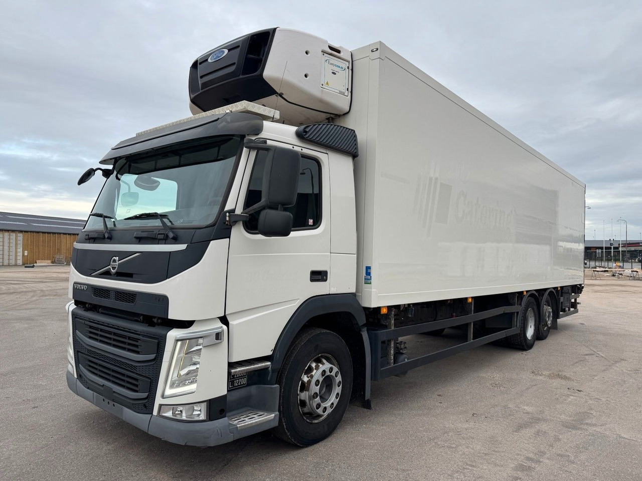 Volvo FM330 6x2*4 Carrier Supra 1250 Mt 9,9m (defekt f - משאית קירור: תמונה 1 Volvo FM330 6x2*4 Carrier Supra 1250 Mt 9,9m (defekt f - משאית קירור: תמונה 1