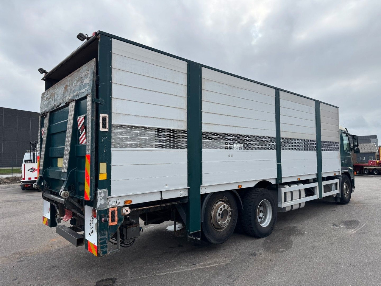 Volvo FM9 380 6x2*4 Tiertransporter / Livestock - משאית סוסים: תמונה 3 Volvo FM9 380 6x2*4 Tiertransporter / Livestock - משאית סוסים: תמונה 3