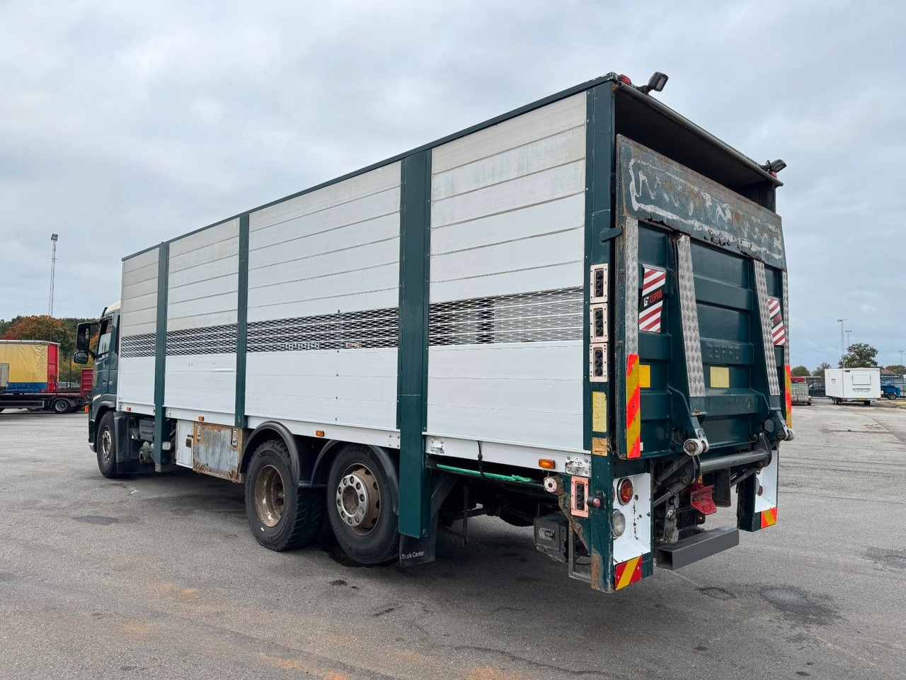 Volvo FM9 380 6x2*4 Tiertransporter / Livestock - משאית סוסים: תמונה 4 Volvo FM9 380 6x2*4 Tiertransporter / Livestock - משאית סוסים: תמונה 4