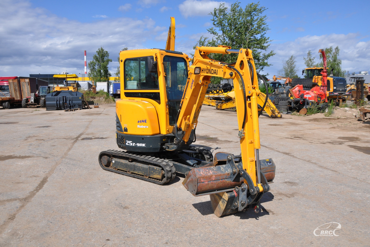 Hyundai R25Z-9AK - מיני מחפר: תמונה 2 Hyundai R25Z-9AK - מיני מחפר: תמונה 2