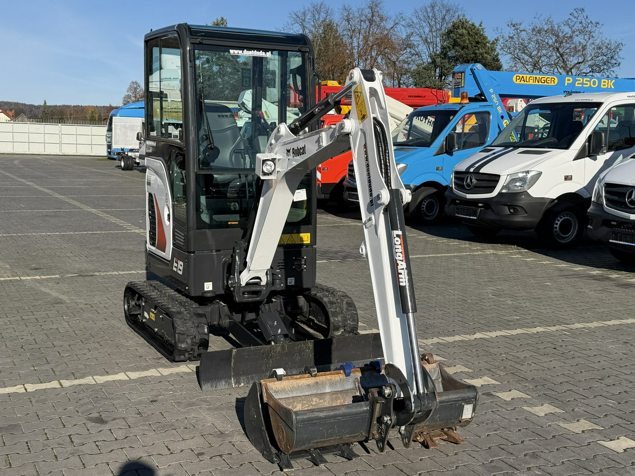 Bobcat E19 Komplet Łyżek Mało Używana Przepracowane tylko 90mth - מיני מחפר: תמונה 4 Bobcat E19 Komplet Łyżek Mało Używana Przepracowane tylko 90mth - מיני מחפר: תמונה 4