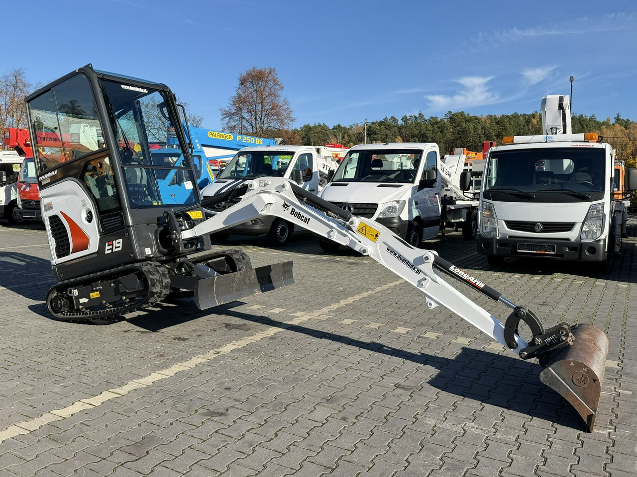 Bobcat E19 Komplet Łyżek Mało Używana Przepracowane tylko 90mth - מיני מחפר: תמונה 2 Bobcat E19 Komplet Łyżek Mało Używana Przepracowane tylko 90mth - מיני מחפר: תמונה 2