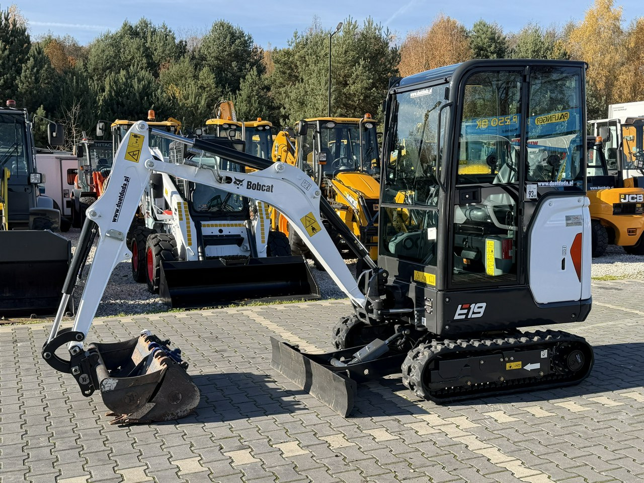 Bobcat E19 Komplet Łyżek Mało Używana Przepracowane tylko 90mth - מיני מחפר: תמונה 3 Bobcat E19 Komplet Łyżek Mało Używana Przepracowane tylko 90mth - מיני מחפר: תמונה 3