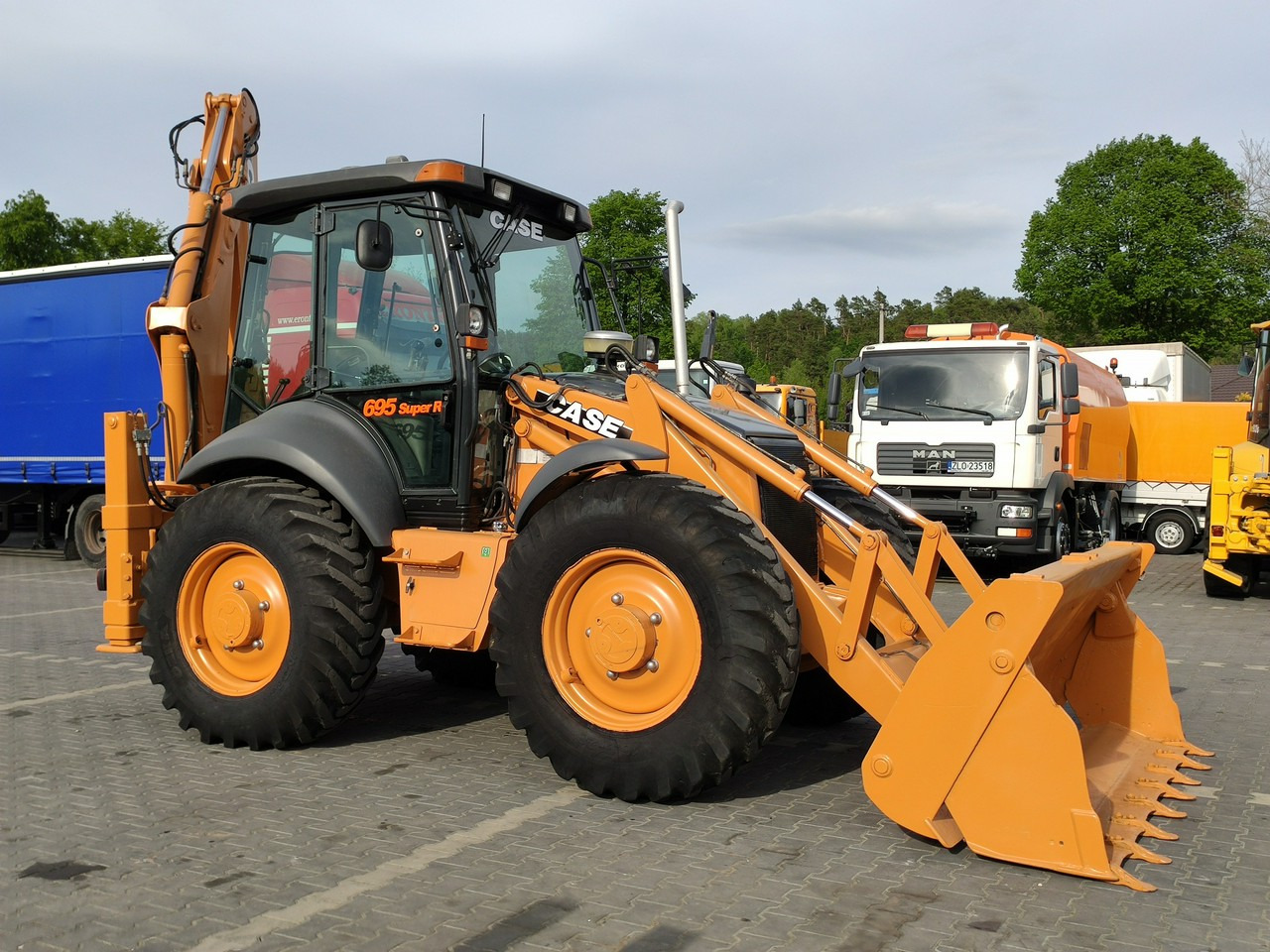 Case 695SR2-4PS - מחפרון: תמונה 2 Case 695SR2-4PS - מחפרון: תמונה 2