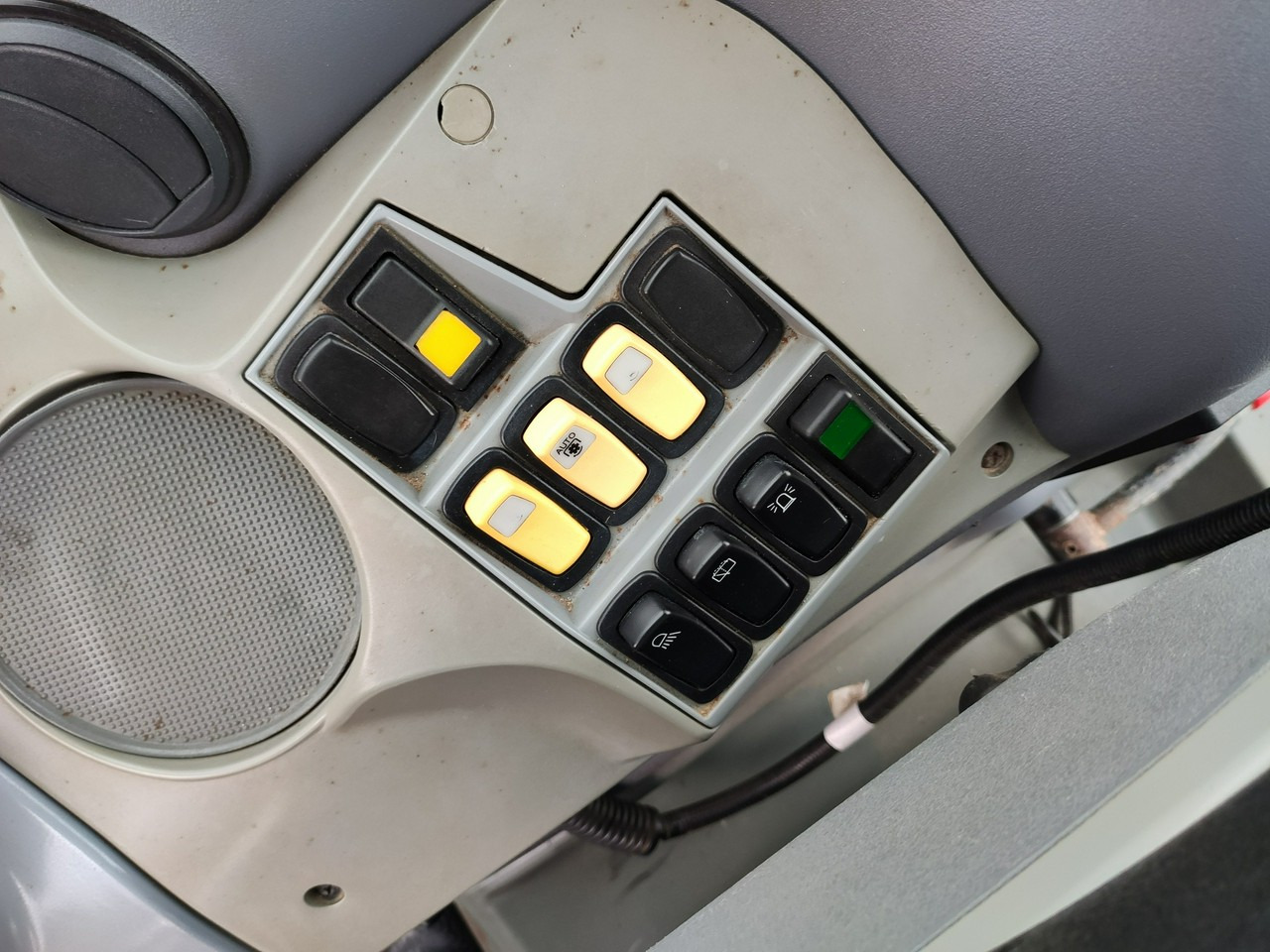 טרקטור חקלאי Deutz Fahr Agrotron M620 4x4 Przedni Tuz Wałek W.O.M Wyjścia do Przyczepy: תמונה 23