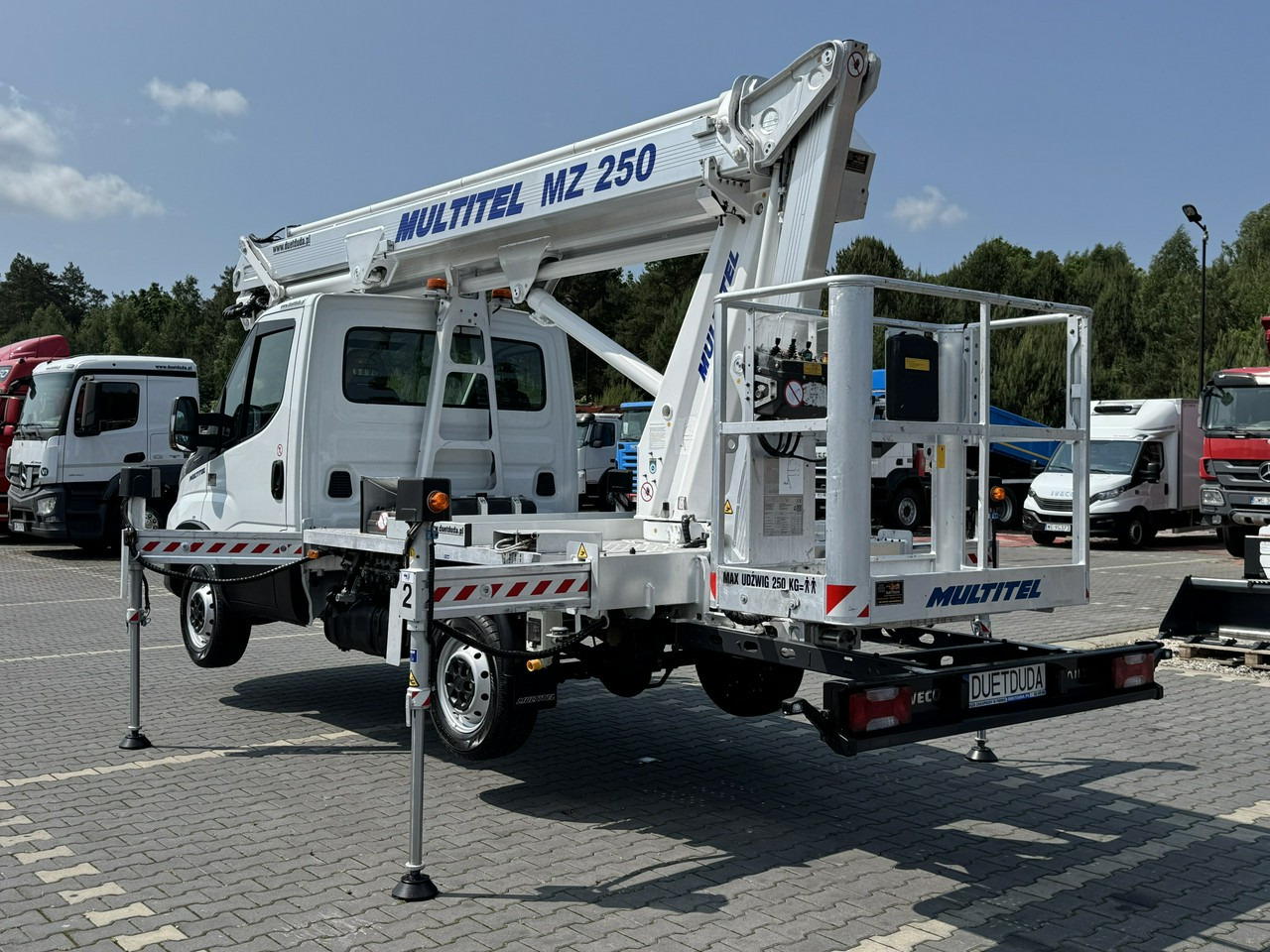 פלטפורמה אווירית מותקנת על משאית Iveco Daily 35S14: תמונה 18